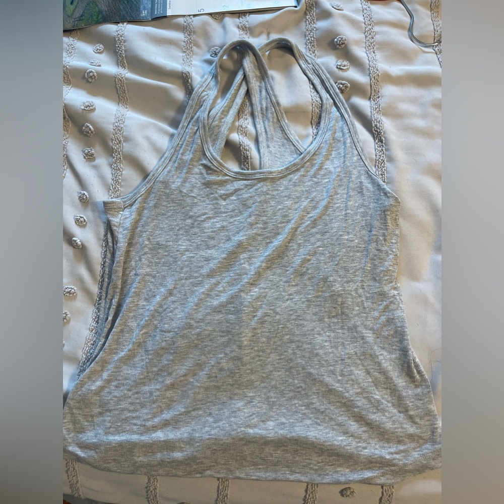gray tank top